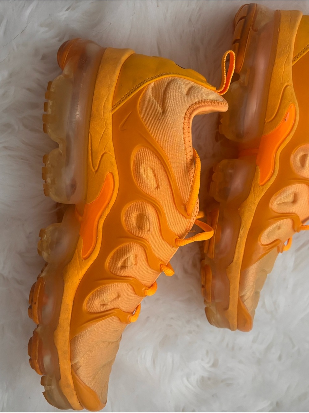 Nike VaporMax Plus ‘University Gold’ - Picture 2 of 4